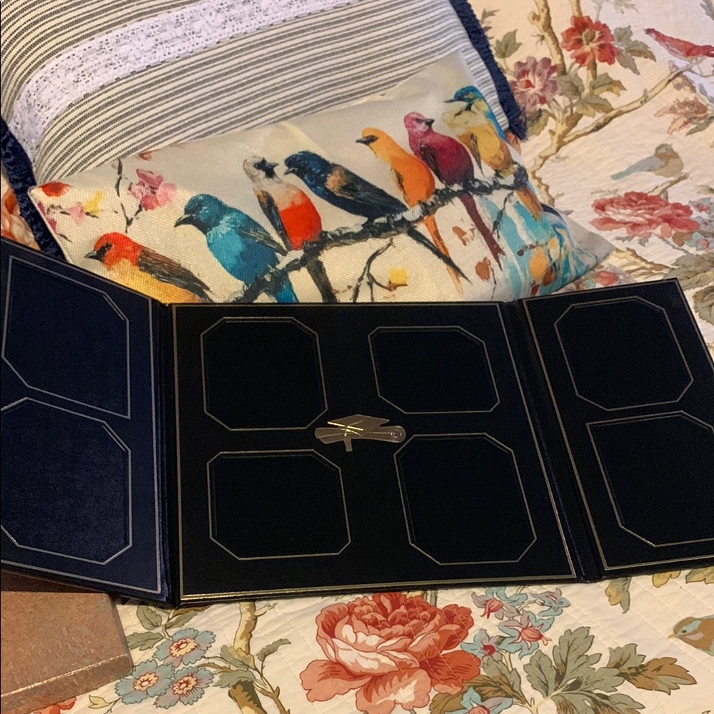 Elegant Black Photo Album holds 8 prints.   NWOT